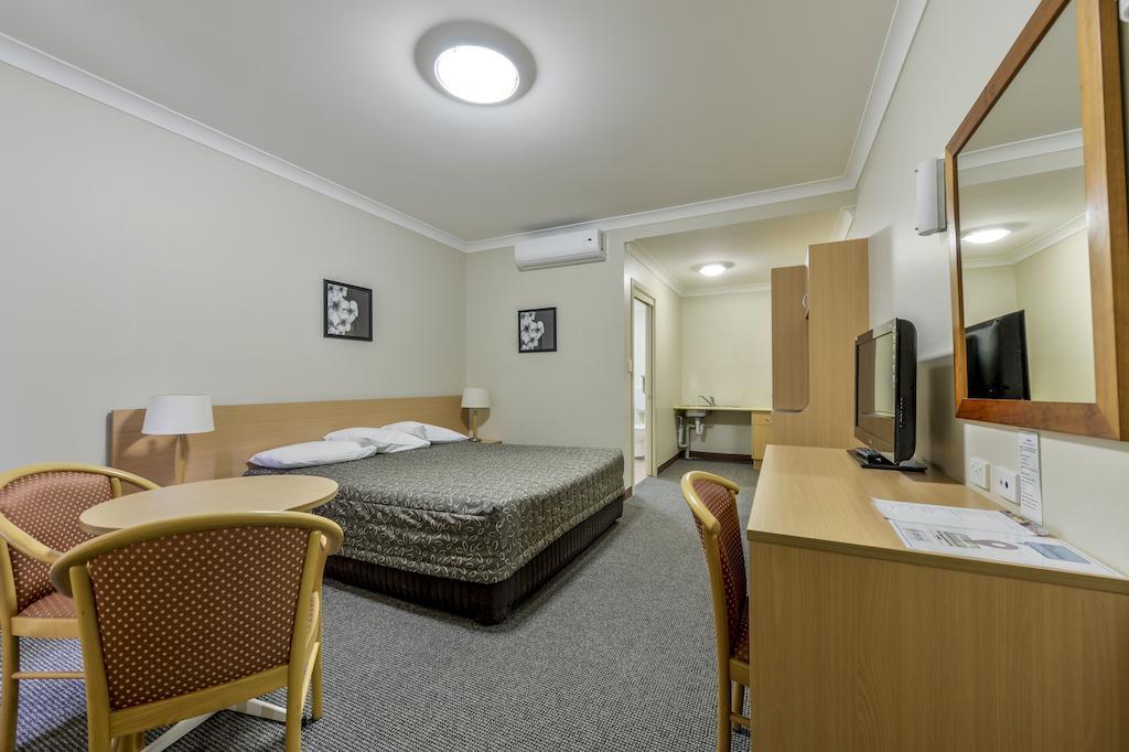 Golden Guitar Motor Inn Tamworth Room photo